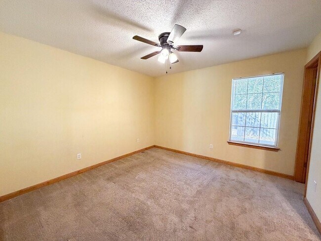 Building Photo - 2544 Oakmont Ct