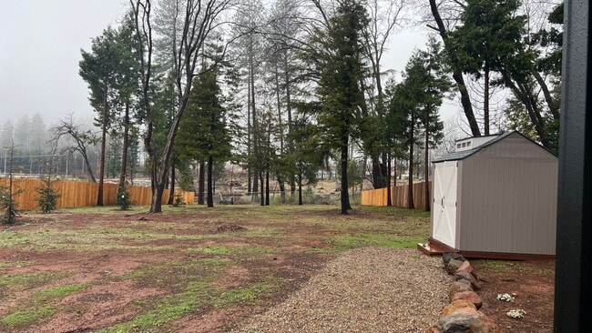 Building Photo - Newer Manufactured home  Paradise Location...