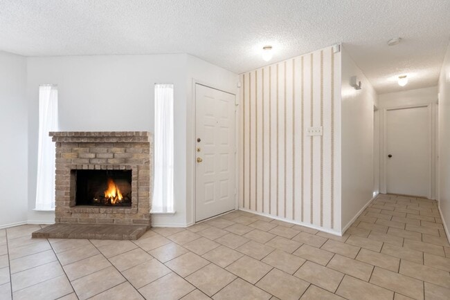 Building Photo - 8430 Cranberry Hill