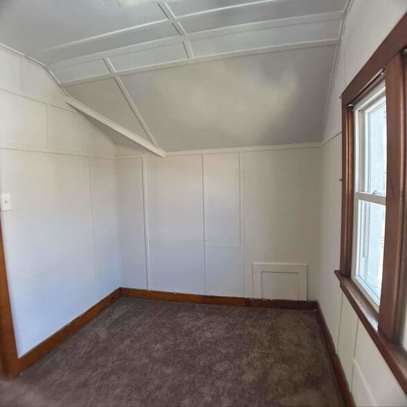 Building Photo - 169 S 64th St