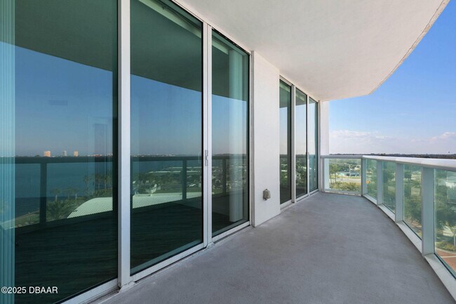 Building Photo - 241 Riverside Dr