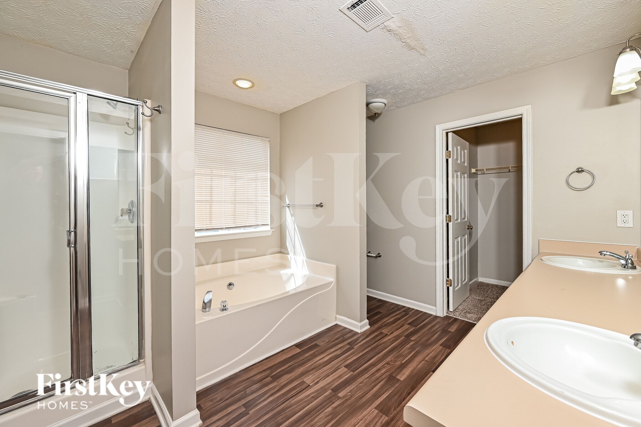 Building Photo - 3602 Coveside Ct