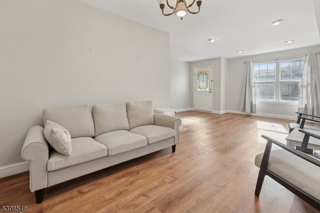 Building Photo - 360 Cotswold Pl