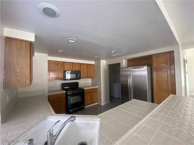 Building Photo - 2409 Sage Pointe Cir