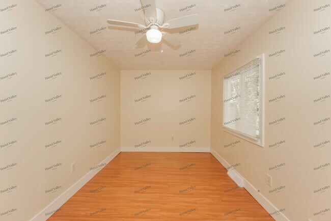 Building Photo - 1064 E 168th St