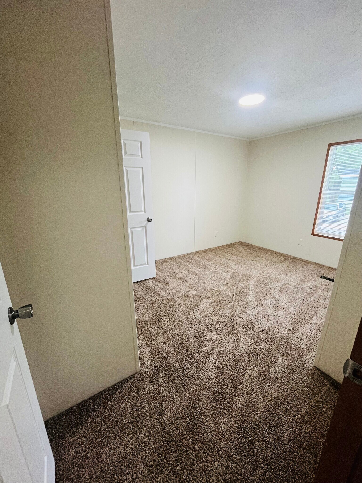 Building Photo - 9358 White Pine Ct