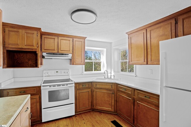 Building Photo - 830 Tigerville Rd