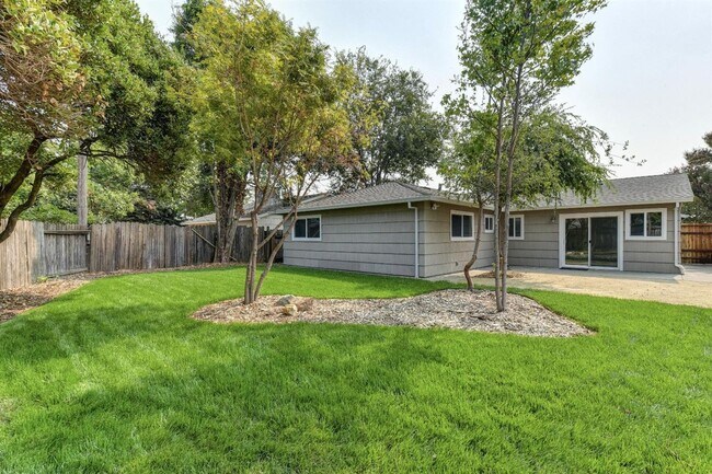 Building Photo - Near Mercy Hospital - Remodeled 4 Bdrm, 2 Bath