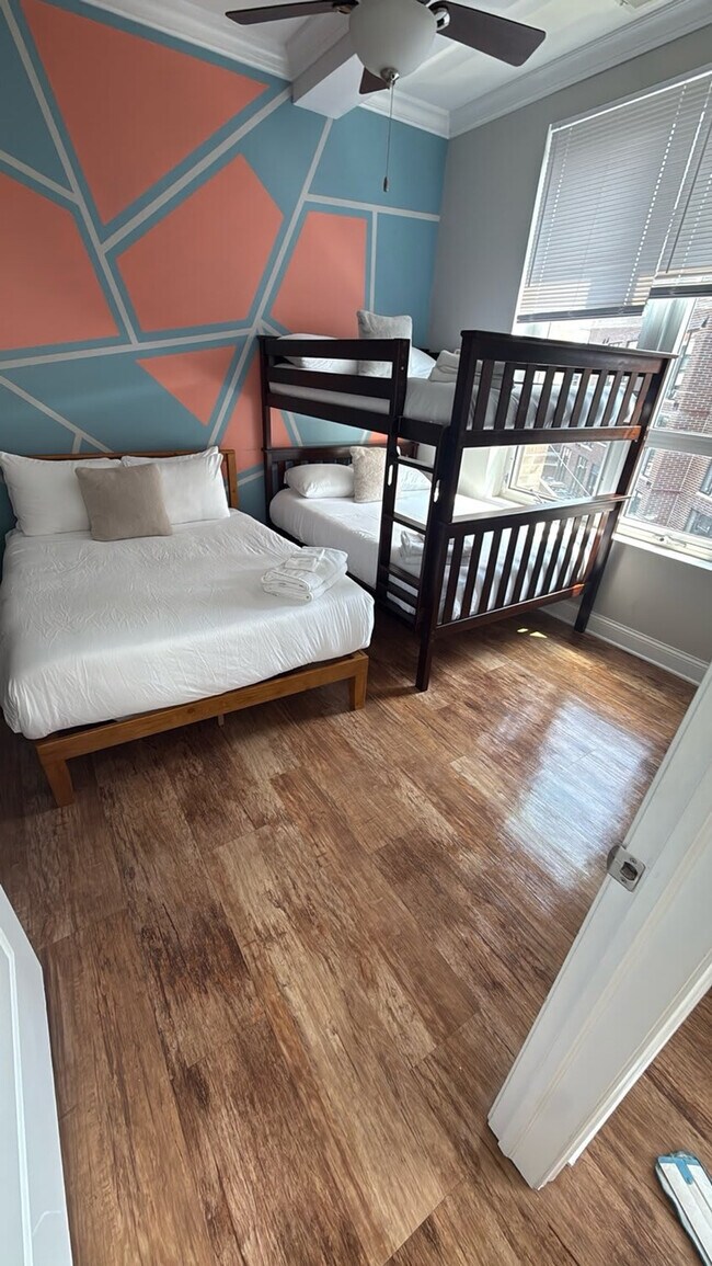 Building Photo - 951 W Huron St