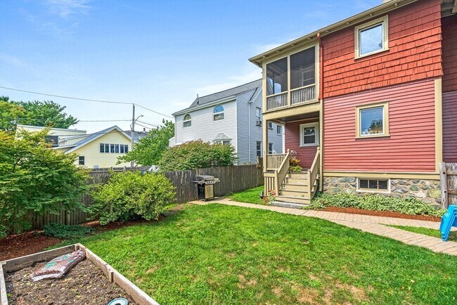 Building Photo - 31 E Foster St