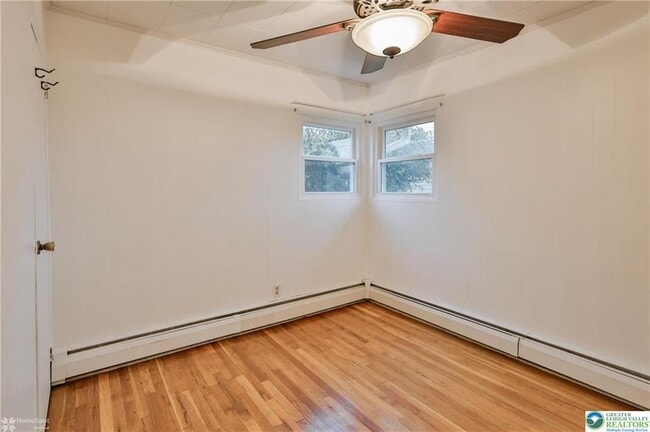 Building Photo - 1557 Greenview Dr