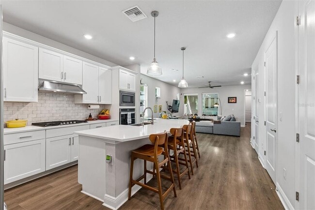 Building Photo - 213 S Albany Ave