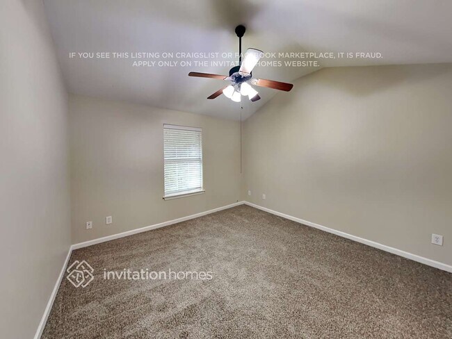 Building Photo - 114 Hidden Creek Dr