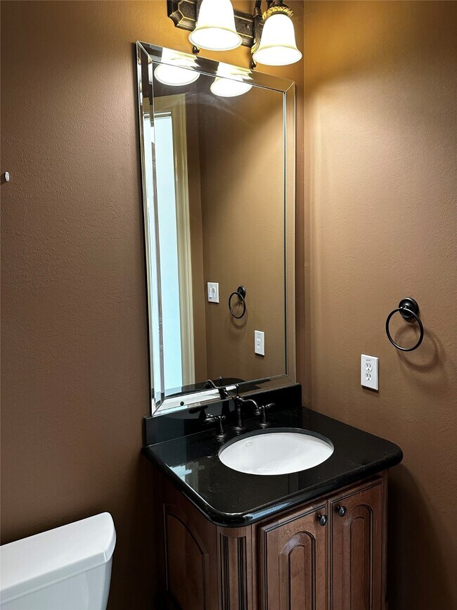 Building Photo - 617 Constellation Blvd