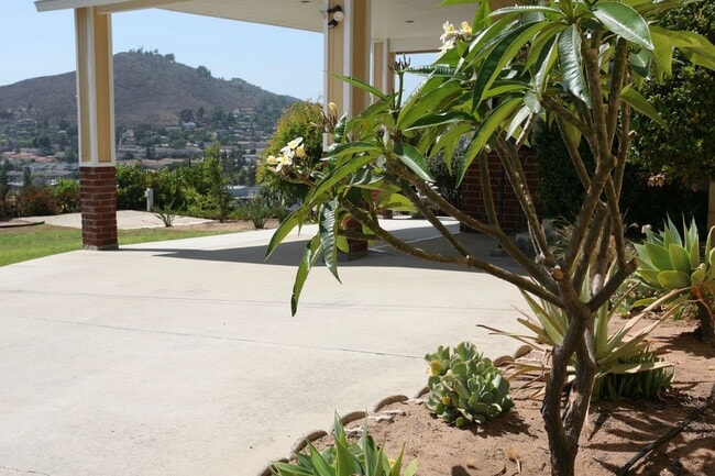 Building Photo - 3Br 2Ba Single Story Available Now!