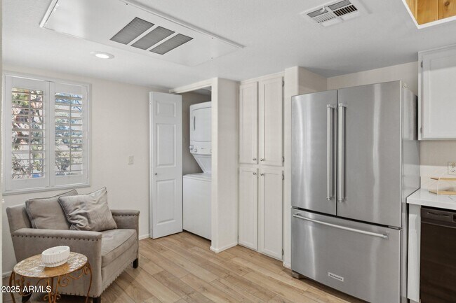 Building Photo - 9736 N 95th St