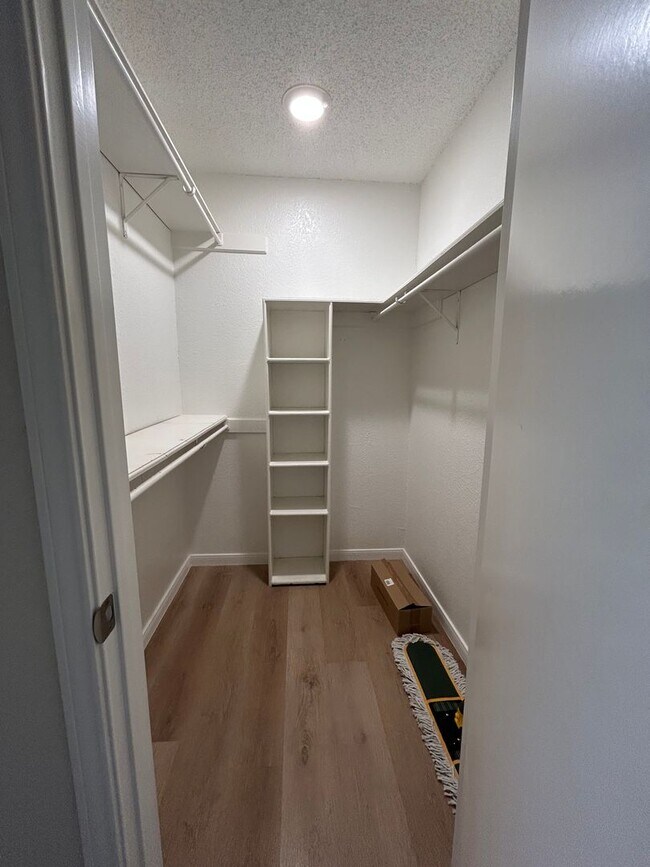Building Photo - 6616/6618 Parkview Lane