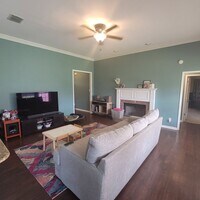 Building Photo - 4 Bedroom 2 Bath in Stockwell