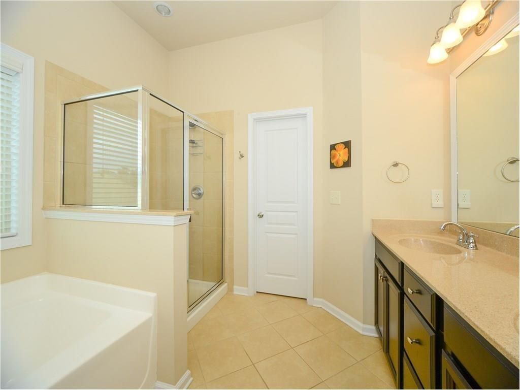 Building Photo - 5940 Weddington Dr