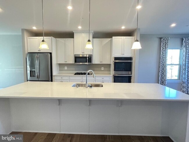 Building Photo - 42589 Burbank Terrace