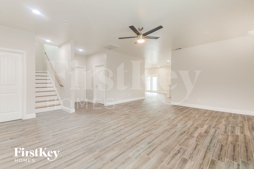 Building Photo - 4030 Vineyard Dr