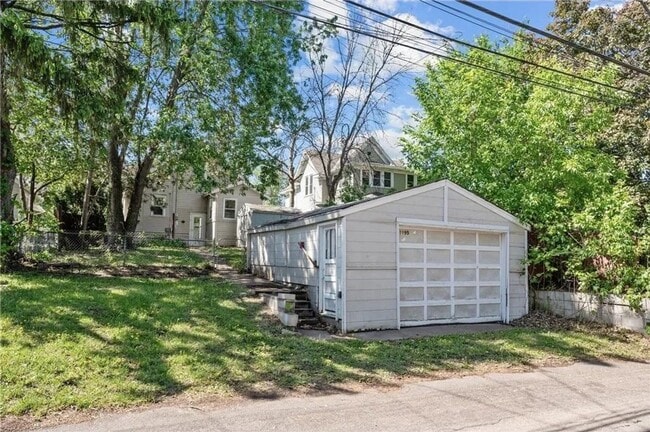 Building Photo - Updated 3 BR/1 BA Single-Family Home in St...