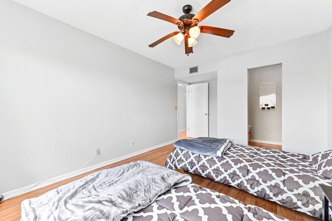 Building Photo - 6768 10th Ave N