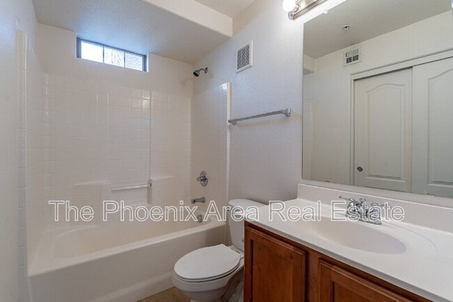 Building Photo - 2401 E Rio Salado Pkwy