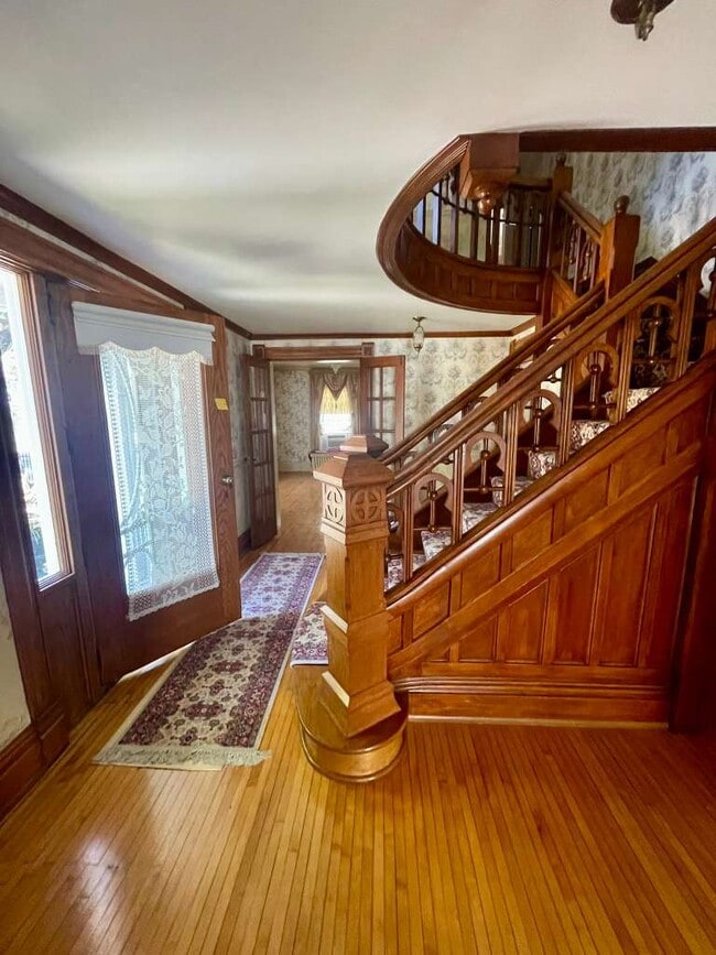 Building Photo - 1004 Pearl St