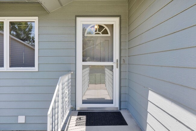Building Photo - Single Family Home in LOLO, 4 bed / 3 bath...