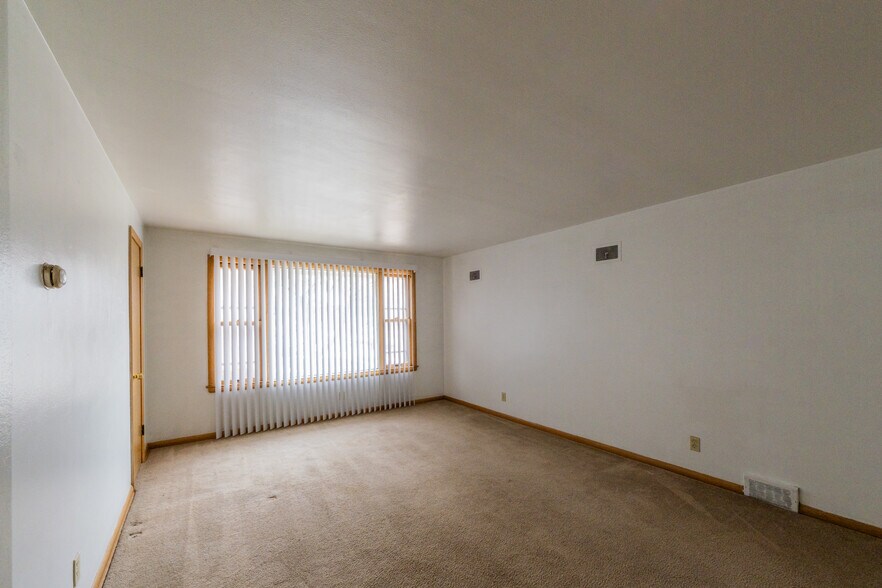 Livingroom - 3061 S 72nd St