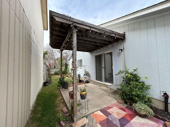 Building Photo - 3BED/2BATH Home For Rent Near Steubing Ranch! Available Now!