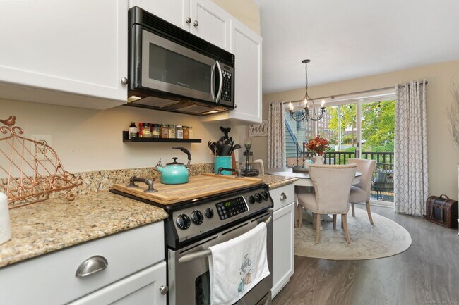 Building Photo - 101 Grove St