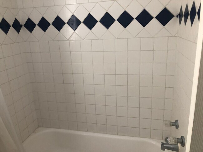 Building Photo - College Station - 2 bedroom 1 bath Duplex
