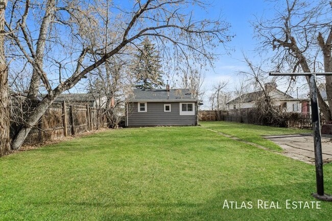 Building Photo - 657 Irving St