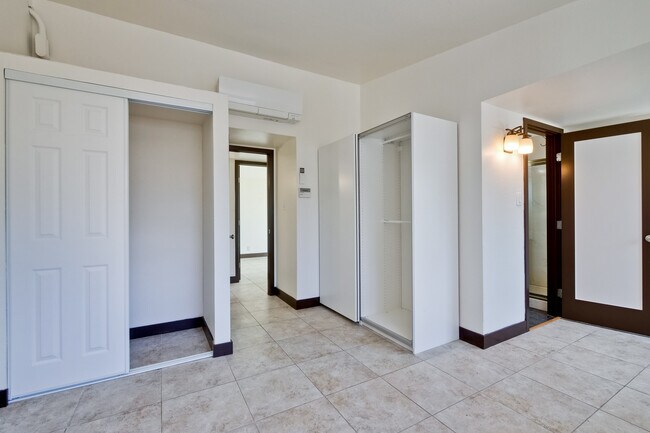 Building Photo - 2782 Sleepy Hollow Ave