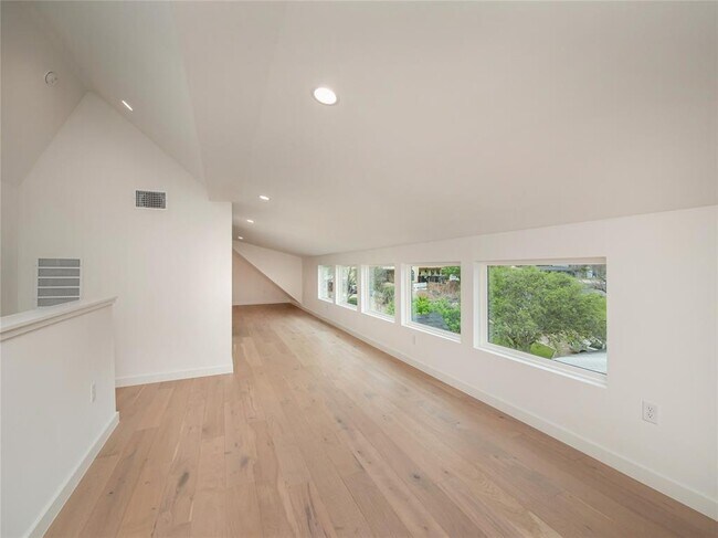 Building Photo - 1712 Woodland Ave