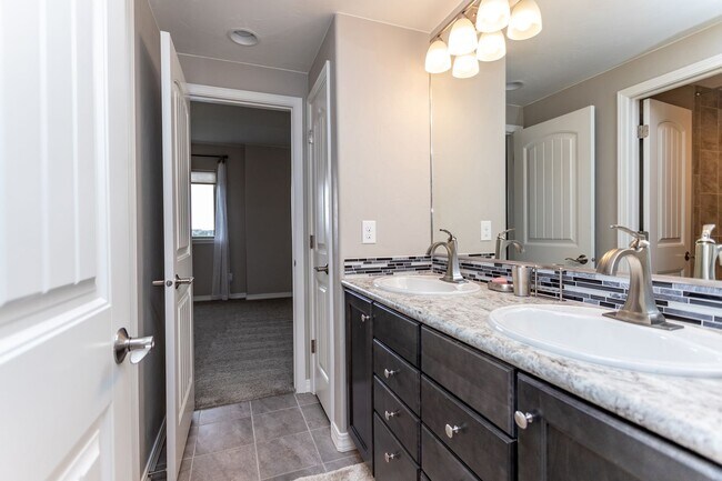 Building Photo - Spacious 4-Bedroom Home in Prestigious For...