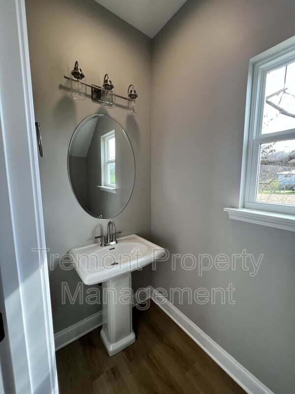Building Photo - 1228 Sholar Ave