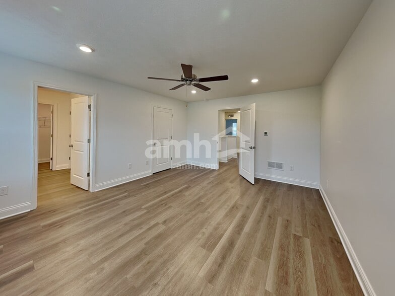 Building Photo - 9199 Henley Ave