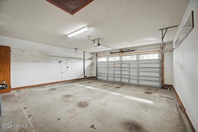 Building Photo - 8472 Bandera Cir W