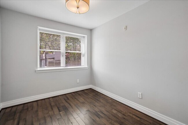 Building Photo - RAZDCPROPERTIES TRUST