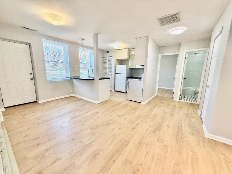 Building Photo - 2602 E Lehigh Ave