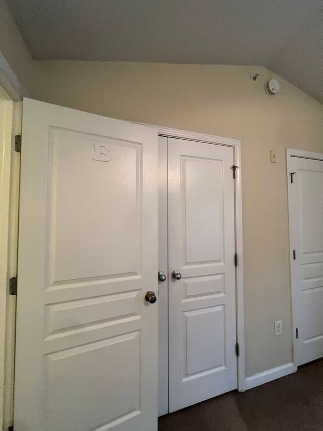 Building Photo - 15-1529 Gutleber