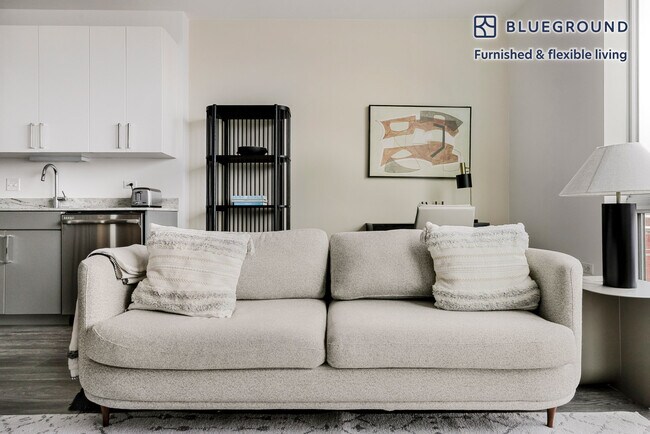 Building Photo - 2340 N California Ave