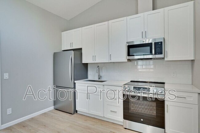 Building Photo - 368 Camille Ct