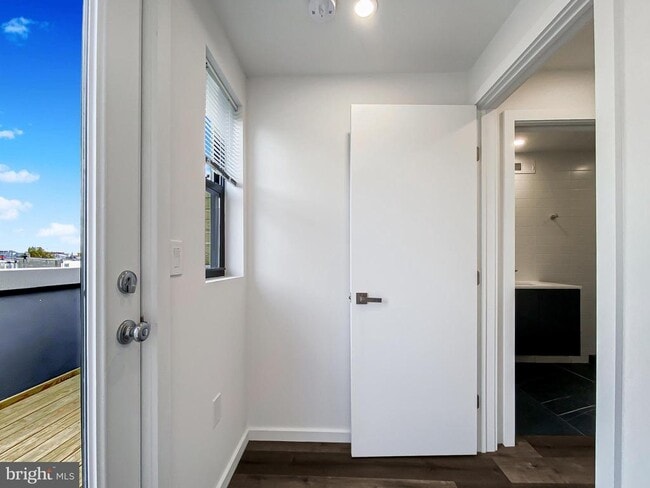 Building Photo - 2027 N 5th St