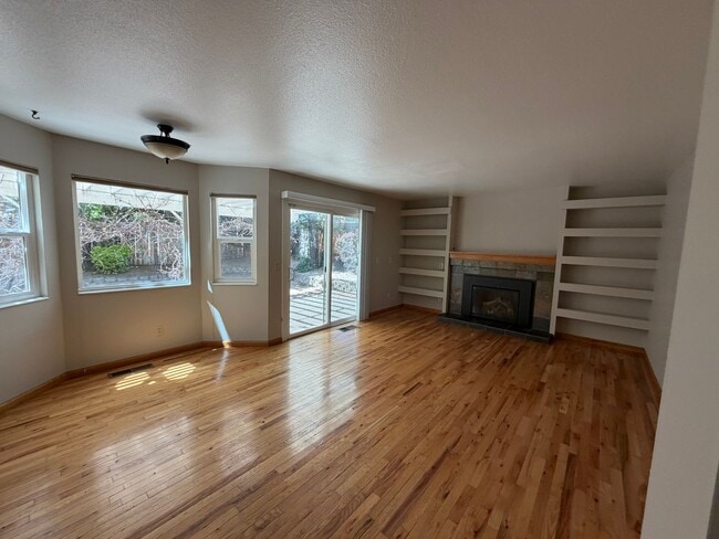 Building Photo - 3110 Sweet Clover St