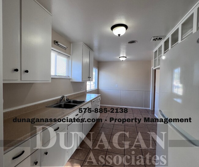 Building Photo - Spacious 3 bed,  1 1/2 bath