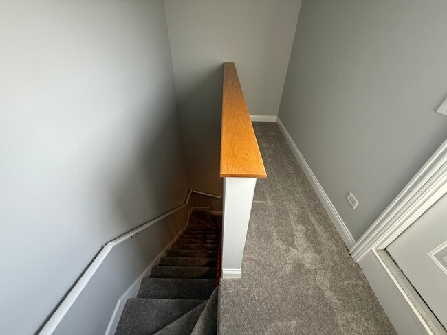 Building Photo - 7008 W Medill Ave